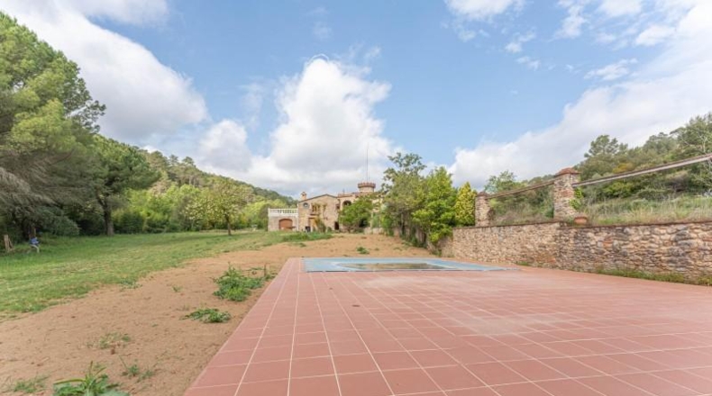Жирона - Cabanelles - 3010m2