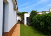 Chalet independiente con terreno en venta en Chiclana de la Frontera ref: TR411023 foto