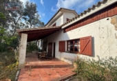 Отдельно стоящий дом с участком на продажу в городе la Bisbal del Penedès Фото
