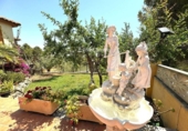 Отдельно стоящий дом с участком на продажу в городе la Bisbal del Penedès Фото