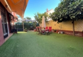Chalet independiente con terreno en venta en la España, Dos Hermanas, ref: TR412683 foto