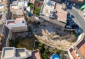 Городская земля под застройку на продажу у города Alhama de Almería Фото