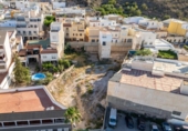 Городская земля под застройку на продажу у города Alhama de Almería Фото