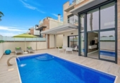 Chalet independiente con terreno en venta en la España, Orihuela, ref: TR412840 foto