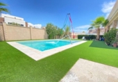 Chalet independiente con terreno en venta en la España, Torrevieja, ref: TR412829 foto