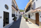 Chalet independiente con terreno en venta en la España, Benahavís, ref: TR412912 foto