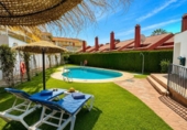 Chalet independiente con terreno en venta en la España, Fuengirola, ref: TR412907 foto