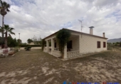 Chalet independiente con terreno en venta en Caudete ref: TR252194 foto