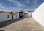 Chalet independiente con terreno en venta en Lora del Río ref: TR412859 foto