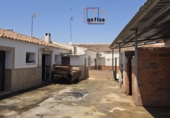 Casa de pueblo en venta en Valdepeñas ref: TR412860 foto