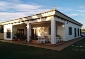 Chalet independiente con terreno en alquiler en la España, Chiclana de la Frontera, ref: TR279242 foto