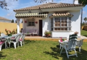 Chalet independiente con terreno en alquiler en la España, Chiclana de la Frontera, ref: TR342693 foto