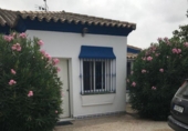 Chalet independiente con terreno en alquiler en la España, Chiclana de la Frontera, ref: TR325101 foto