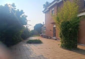 Chalet independiente con terreno en alquiler en la España, Chiclana de la Frontera, ref: TR289942 foto