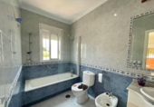 Chalet independiente con terreno en alquiler en la España, Chiclana de la Frontera, ref: TR289942 foto