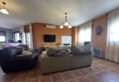 Chalet independiente con terreno en alquiler en la España, Loja, ref: TR216319 foto