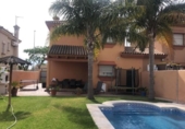 Chalet independiente con terreno en alquiler en la España, Chiclana de la Frontera, ref: TR275703 foto