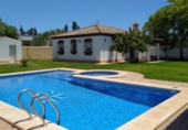 Chalet independiente con terreno en alquiler en la España, Chiclana de la Frontera, ref: TR398481 foto