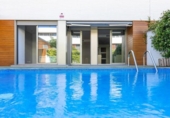Chalet independiente con terreno en alquiler en la España, Sabadell, ref: TR398642 foto