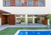 Chalet independiente con terreno en alquiler en la España, Sabadell, ref: TR398642 foto