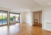 Chalet independiente con terreno en alquiler en la España, Sabadell, ref: TR398642 foto