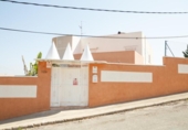 Chalet independiente con terreno en alquiler en la España, Chiva, ref: TR294471 foto