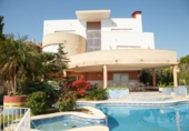 Chalet independiente con terreno en alquiler en la España, Chiva, ref: TR294471 foto