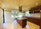Chalet independiente con terreno en alquiler en la España, Marbella, ref: TR296369 foto