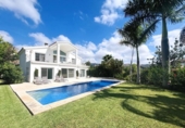 Chalet independiente con terreno en alquiler en la España, Marbella, ref: TR297263 foto