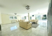 Chalet independiente con terreno en alquiler en la España, Marbella, ref: TR297263 foto