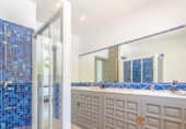 Chalet independiente con terreno en alquiler en la España, Marbella, ref: TR288331 foto