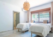 Chalet independiente con terreno en alquiler en la España, Marbella, ref: TR288331 foto
