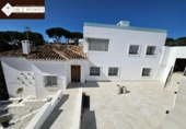 Chalet independiente con terreno en alquiler en la España, Marbella, ref: TR320359 foto