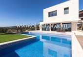 Chalet independiente con terreno en alquiler en la España, Barcelona, ref: TR292234 foto
