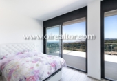 Chalet independiente con terreno en alquiler en la España, Barcelona, ref: TR292234 foto