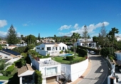 Chalet independiente con terreno en alquiler en la España, Marbella, ref: TR291688 foto