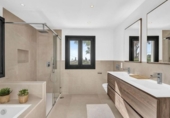 Chalet independiente con terreno en alquiler en la España, Marbella, ref: TR291688 foto
