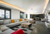Chalet independiente con terreno en alquiler en la España, Marbella, ref: TR303399 foto