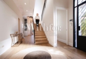 Chalet independiente con terreno en alquiler en la España, Barcelona, ref: TR399858 foto