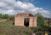 Отдельно стоящий дом с участком на продажу в городе Санта-Барбара Фото