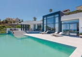 Chalet independiente con terreno en alquiler en la España, Marbella, ref: TR398345 foto