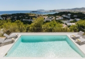 Chalet independiente con terreno en alquiler en la España, Ibiza, ref: TR398725 foto