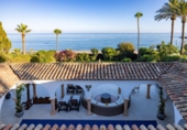 Chalet independiente con terreno en alquiler en la España, Marbella, ref: TR398379 foto