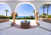 Chalet independiente con terreno en alquiler en la España, Marbella, ref: TR398379 foto