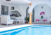Chalet independiente con terreno en alquiler en la España, Marbella, ref: TR398379 foto