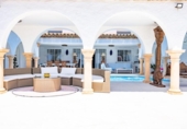 Chalet independiente con terreno en alquiler en la España, Marbella, ref: TR398379 foto