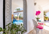 Chalet independiente con terreno en alquiler en la España, Marbella, ref: TR398379 foto