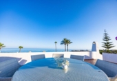 Chalet independiente con terreno en alquiler en la España, Marbella, ref: TR398379 foto