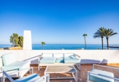 Chalet independiente con terreno en alquiler en la España, Marbella, ref: TR398379 foto
