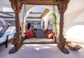 Chalet independiente con terreno en alquiler en la España, Marbella, ref: TR398379 foto